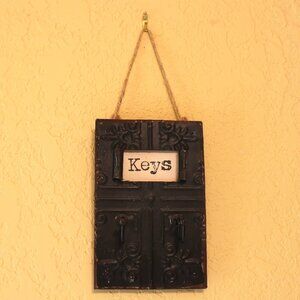 Distressed Tin Key Hanger